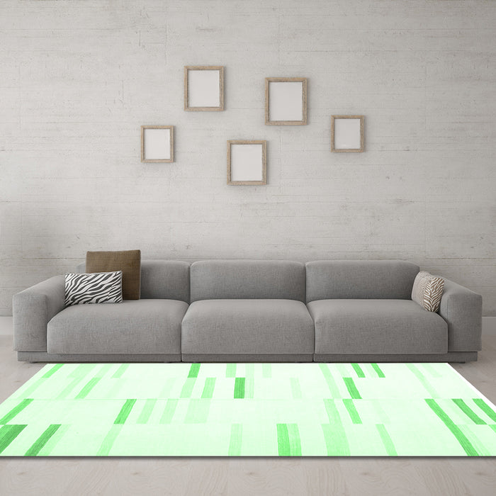 Machine Washable Solid Emerald Green Modern Area Rugs in a Living Room,, wshcon555emgrn