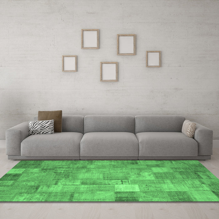 Machine Washable Patchwork Emerald Green Transitional Area Rugs in a Living Room,, wshcon556emgrn
