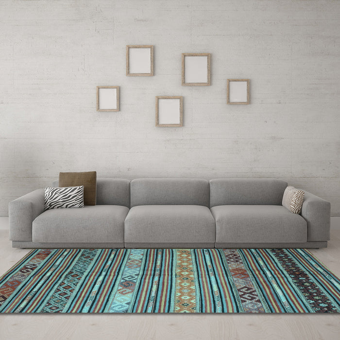 Machine Washable Oriental Light Blue Traditional Rug in a Living Room, wshcon558lblu