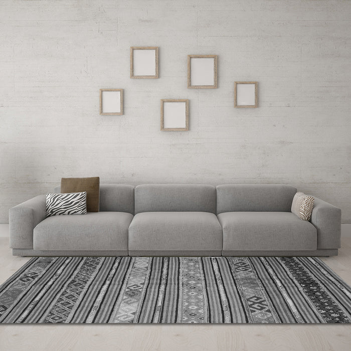 Machine Washable Oriental Gray Traditional Rug in a Living Room,, wshcon558gry