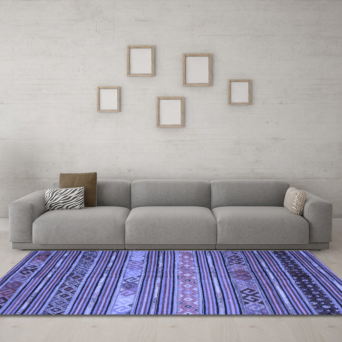 Machine Washable Oriental Blue Traditional Rug in a Living Room, wshcon558blu