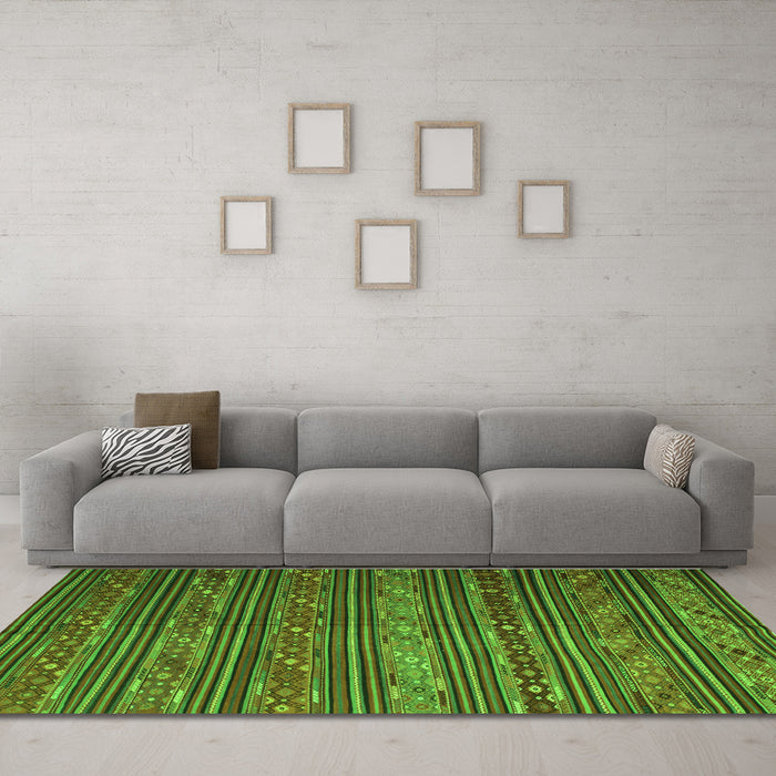 Machine Washable Oriental Green Traditional Area Rugs in a Living Room,, wshcon559grn