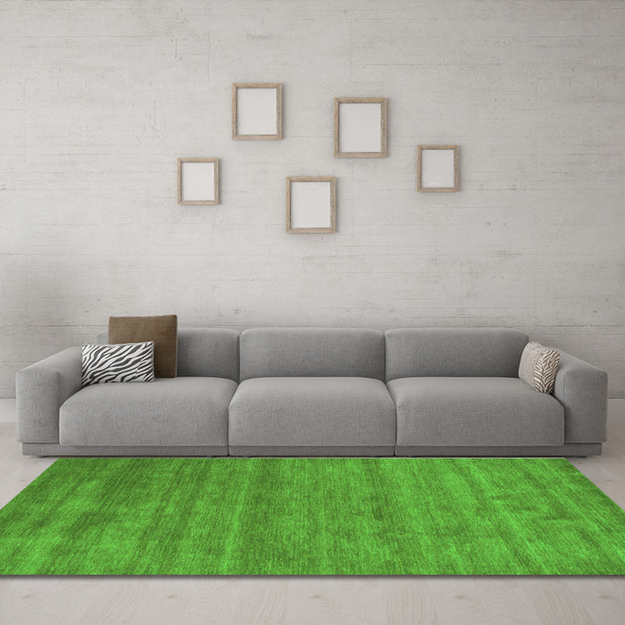 Machine Washable Abstract Green Contemporary Area Rugs in a Living Room,, wshcon55grn