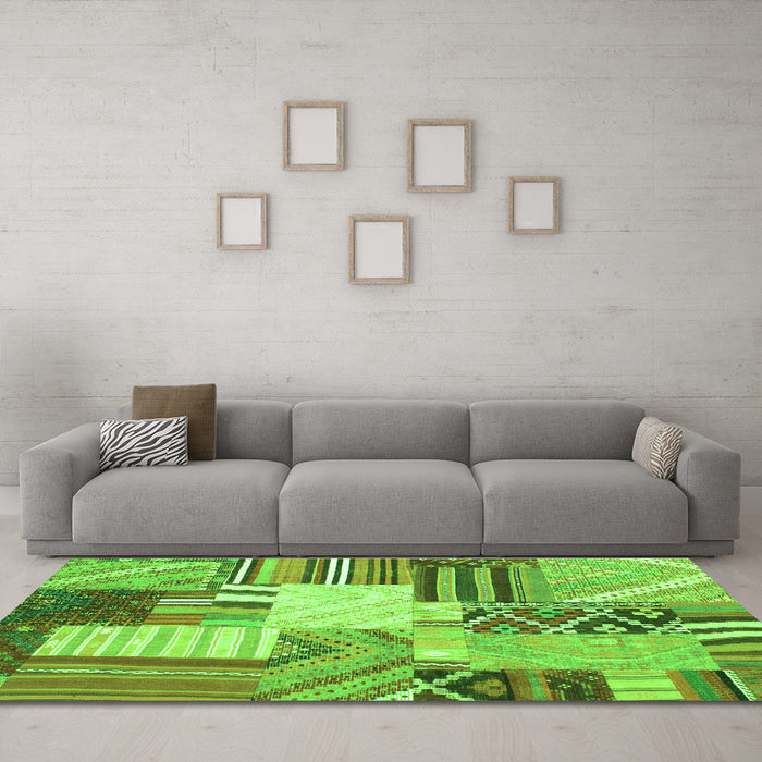 Machine Washable Patchwork Green Transitional Area Rugs in a Living Room,, wshcon560grn