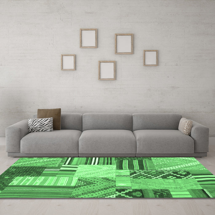 Machine Washable Patchwork Emerald Green Transitional Area Rugs in a Living Room,, wshcon560emgrn