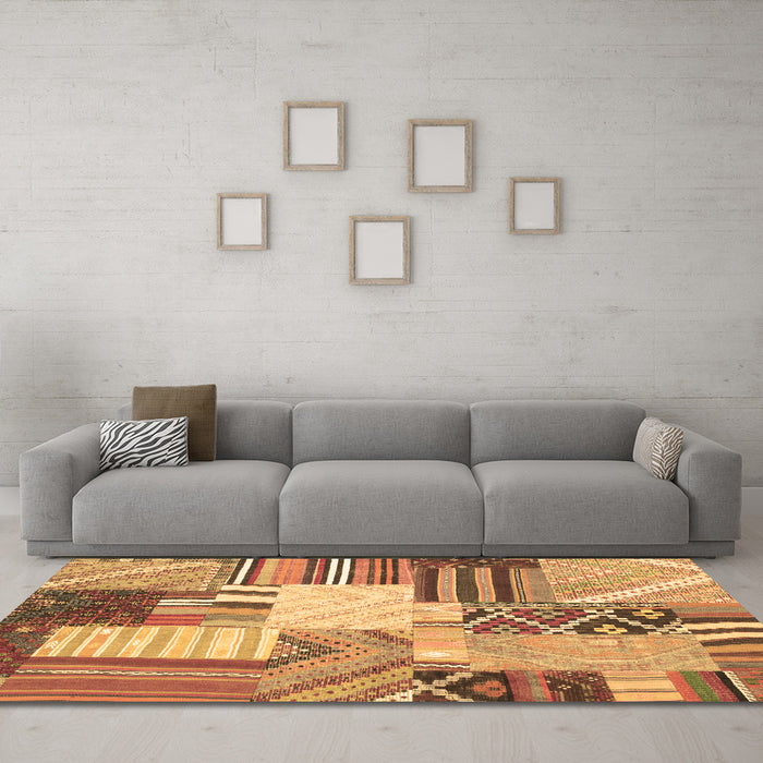 Machine Washable Patchwork Brown Transitional Rug in a Living Room,, wshcon560brn