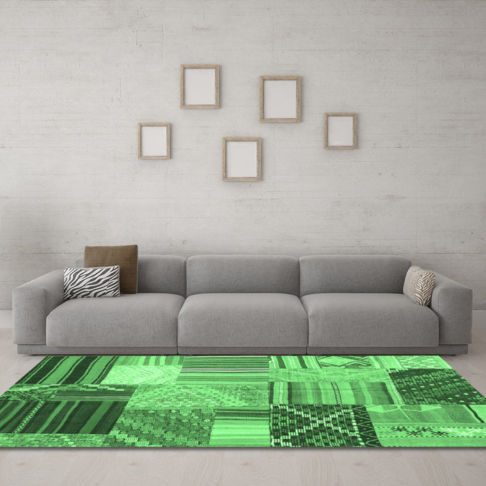 Machine Washable Patchwork Emerald Green Transitional Area Rugs in a Living Room,, wshcon561emgrn