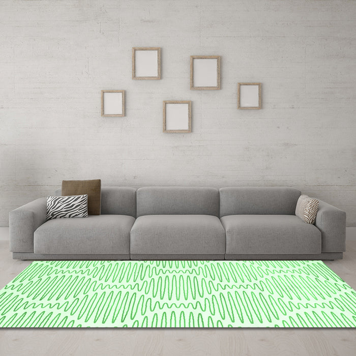 Machine Washable Abstract Emerald Green Contemporary Area Rugs in a Living Room,, wshcon565emgrn