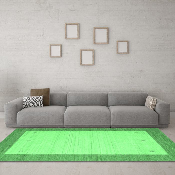 Machine Washable Solid Emerald Green Modern Area Rugs in a Living Room,, wshcon569emgrn