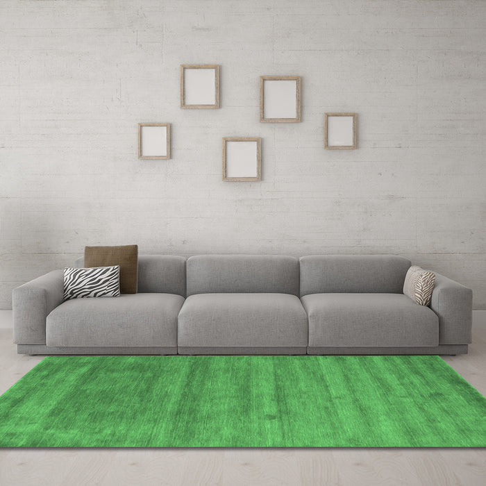 Machine Washable Abstract Emerald Green Contemporary Area Rugs in a Living Room,, wshcon56emgrn