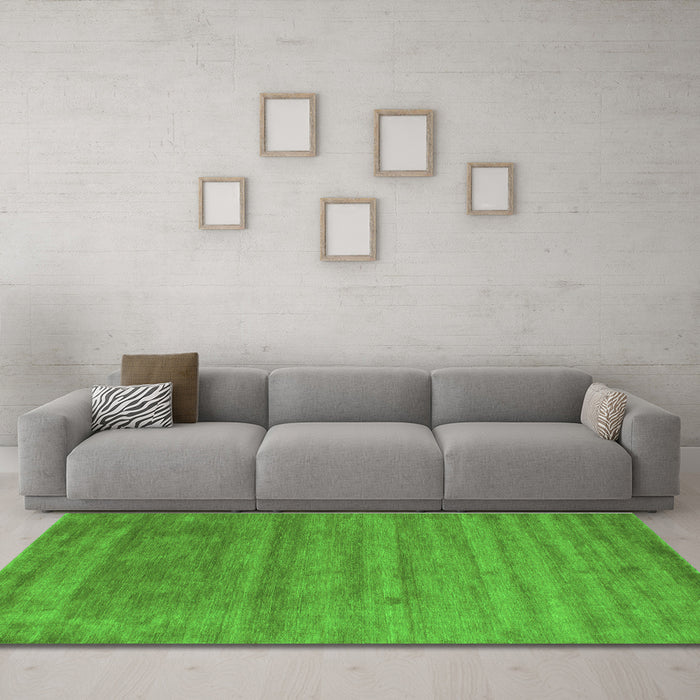 Machine Washable Abstract Green Contemporary Area Rugs in a Living Room,, wshcon56grn