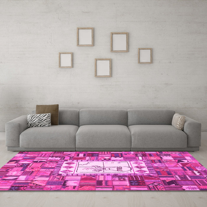 Machine Washable Oriental Pink Traditional Rug in a Living Room, wshcon572pnk