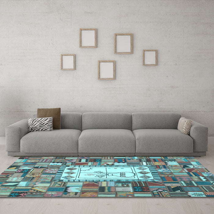 Machine Washable Oriental Light Blue Traditional Rug in a Living Room, wshcon572lblu