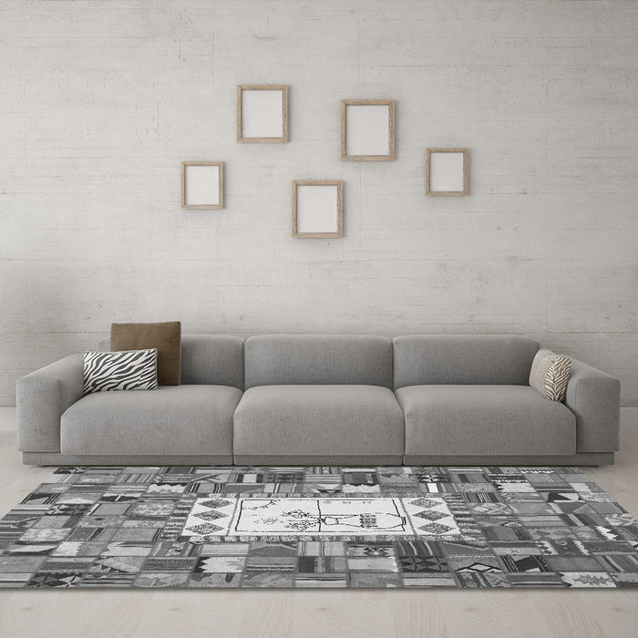 Machine Washable Oriental Gray Traditional Rug in a Living Room,, wshcon572gry