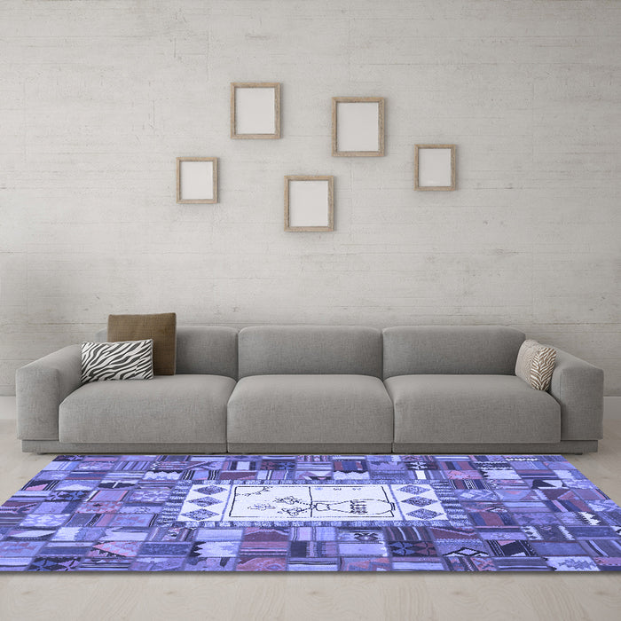 Machine Washable Oriental Blue Traditional Rug in a Living Room, wshcon572blu