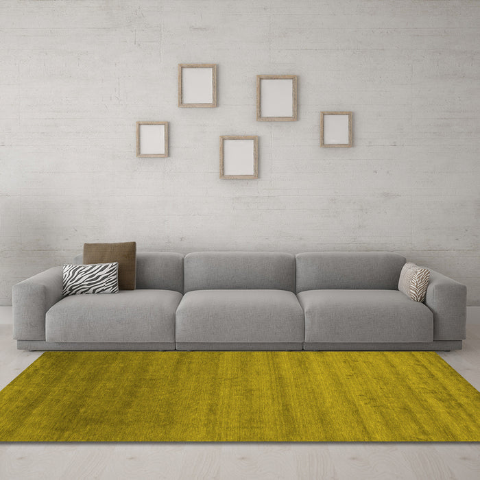 Machine Washable Abstract Yellow Contemporary Rug in a Living Room, wshcon578yw