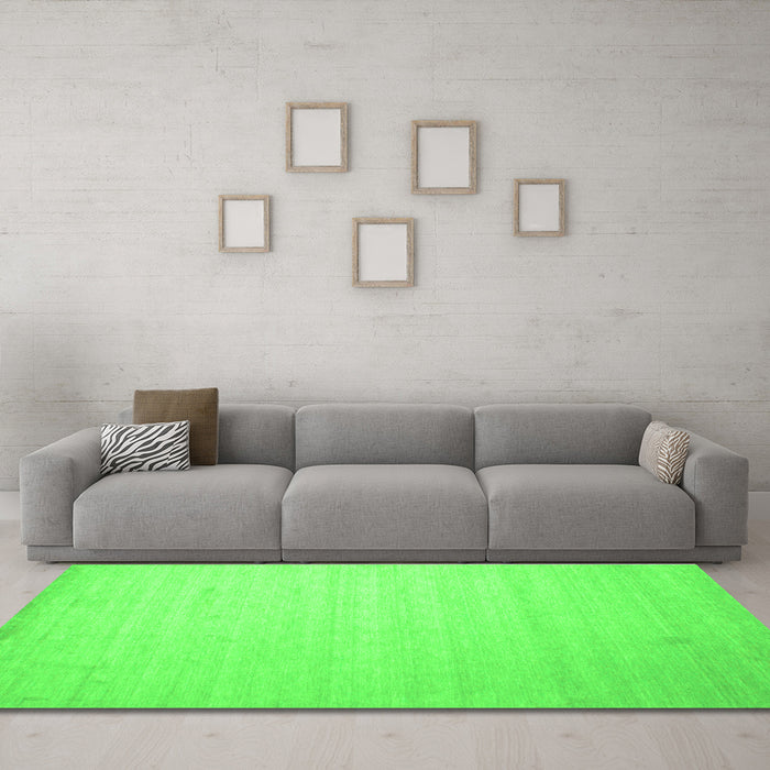 Machine Washable Solid Green Modern Area Rugs in a Living Room,, wshcon579grn