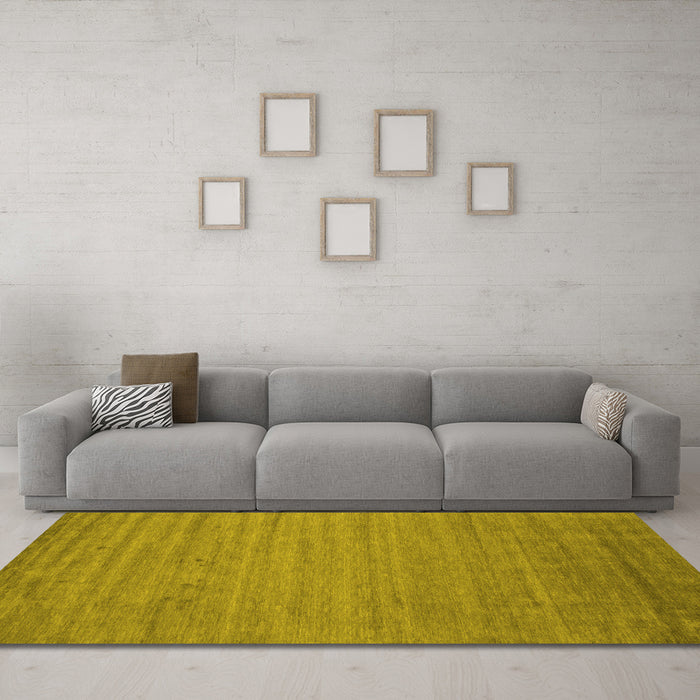 Machine Washable Abstract Yellow Contemporary Rug in a Living Room, wshcon584yw