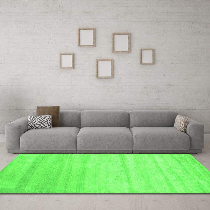 Machine Washable Solid Green Modern Area Rugs in a Living Room,, wshcon585grn