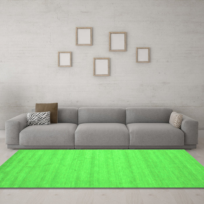 Machine Washable Solid Green Modern Area Rugs in a Living Room,, wshcon587grn