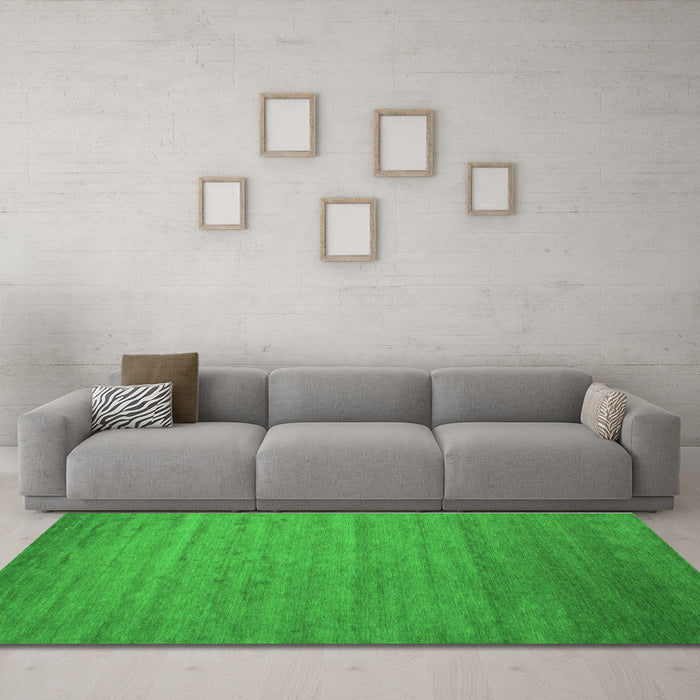 Machine Washable Abstract Green Contemporary Area Rugs in a Living Room,, wshcon588grn