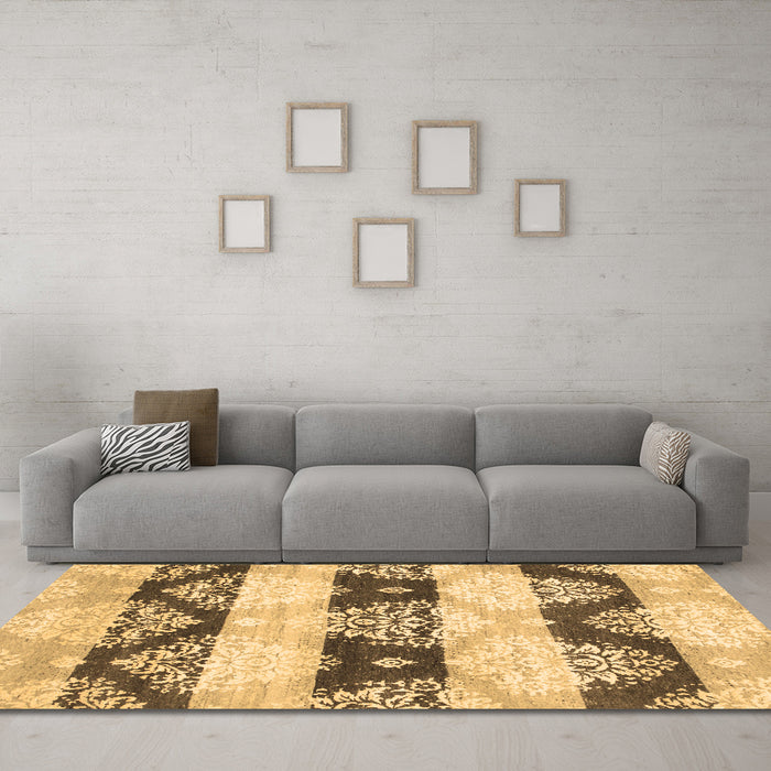 Machine Washable Abstract Brown Contemporary Rug in a Living Room,, wshcon592brn