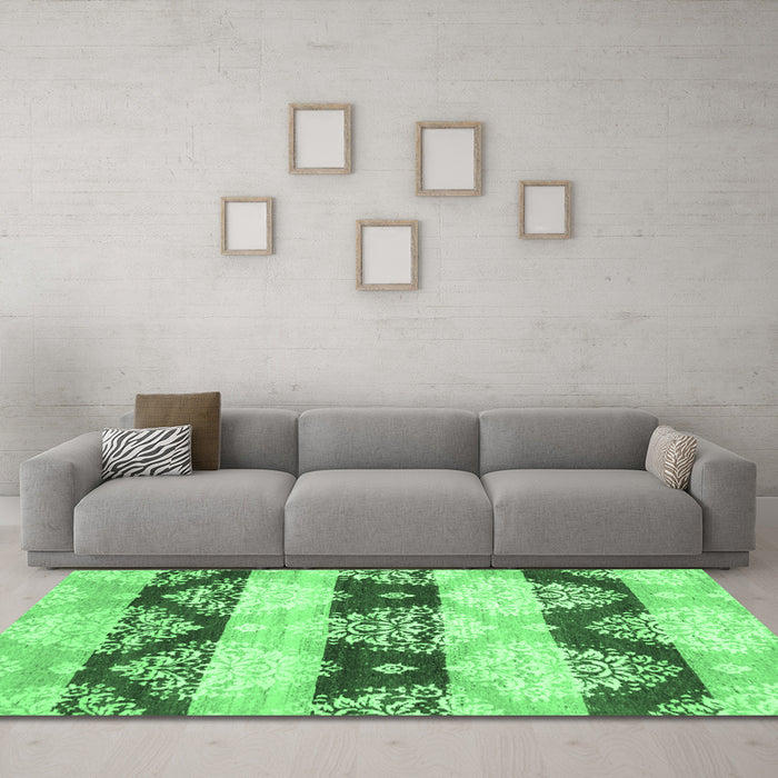 Machine Washable Abstract Emerald Green Contemporary Area Rugs in a Living Room,, wshcon592emgrn