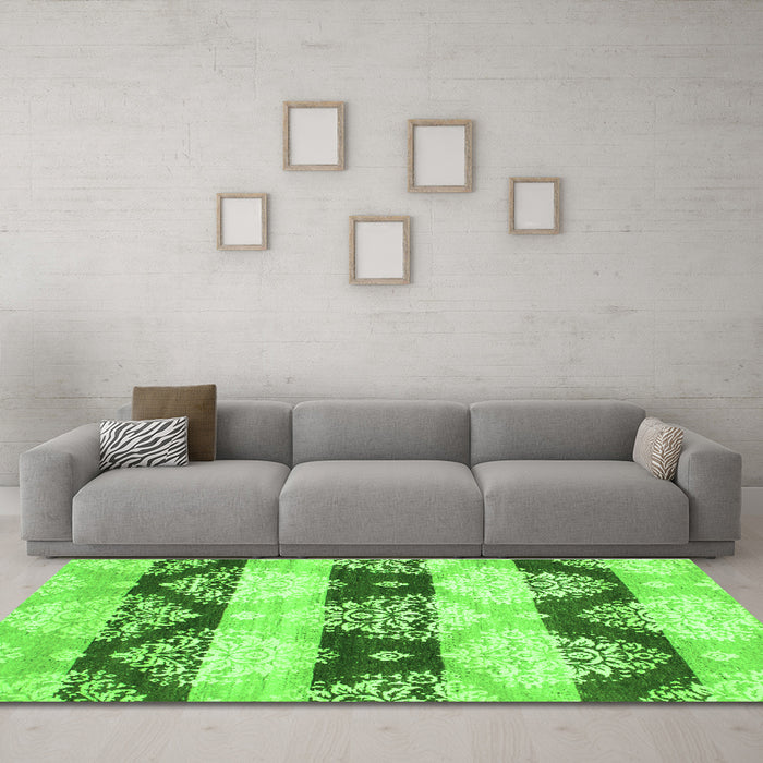 Machine Washable Abstract Green Contemporary Area Rugs in a Living Room,, wshcon592grn