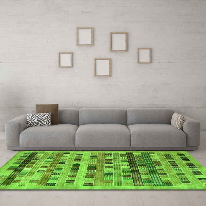 Machine Washable Abstract Green Contemporary Area Rugs in a Living Room,, wshcon597grn