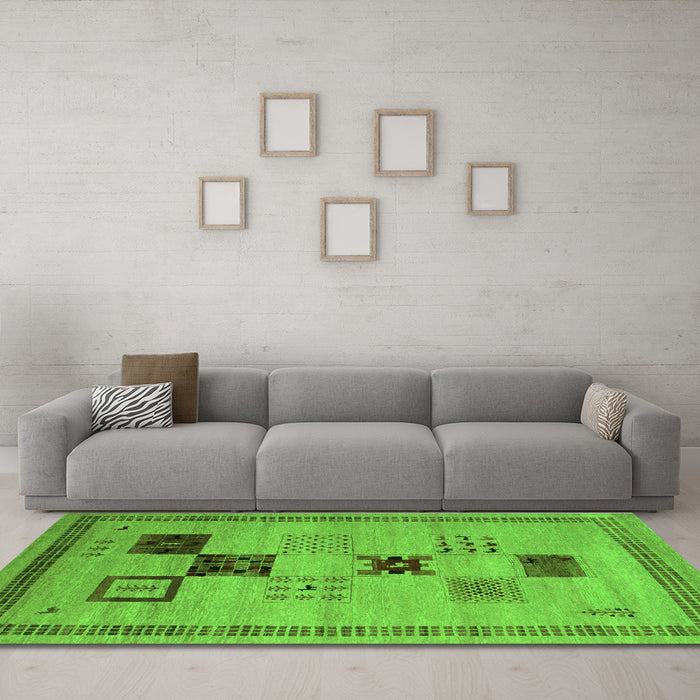 Machine Washable Abstract Green Contemporary Area Rugs in a Living Room,, wshcon599grn