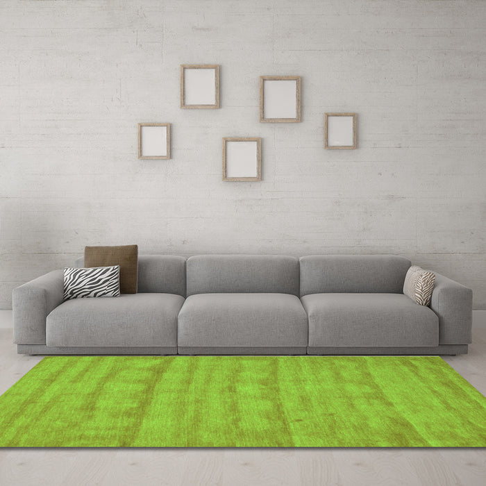 Machine Washable Abstract Green Contemporary Area Rugs in a Living Room,, wshcon5grn