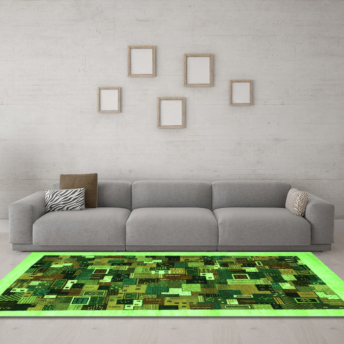 Machine Washable Abstract Green Contemporary Area Rugs in a Living Room,, wshcon600grn