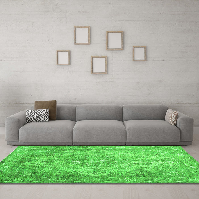 Machine Washable Abstract Green Contemporary Area Rugs in a Living Room,, wshcon601grn