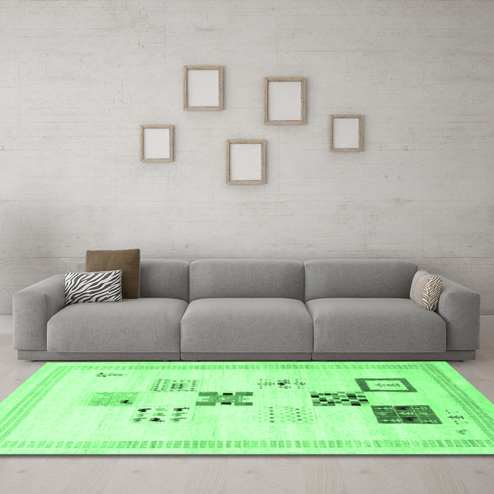 Machine Washable Solid Emerald Green Modern Area Rugs in a Living Room,, wshcon605emgrn