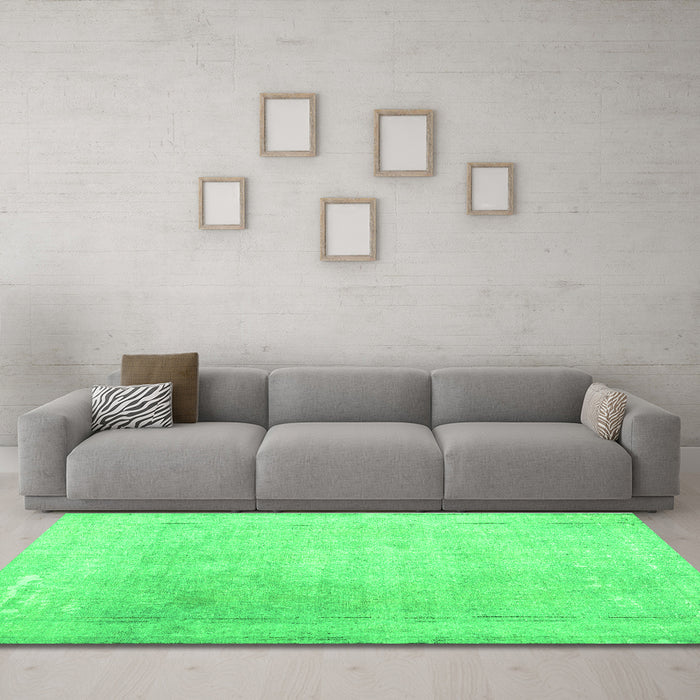 Machine Washable Abstract Green Contemporary Area Rugs in a Living Room,, wshcon608grn