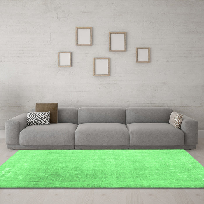 Machine Washable Abstract Emerald Green Contemporary Area Rugs in a Living Room,, wshcon608emgrn