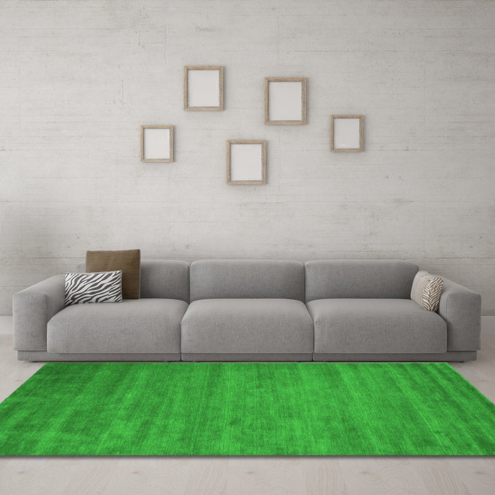 Machine Washable Abstract Green Contemporary Area Rugs in a Living Room,, wshcon60grn