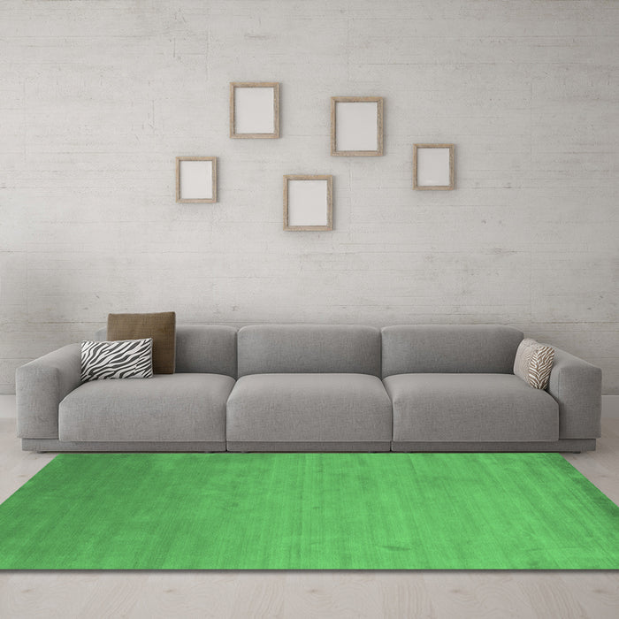 Machine Washable Abstract Emerald Green Contemporary Area Rugs in a Living Room,, wshcon61emgrn