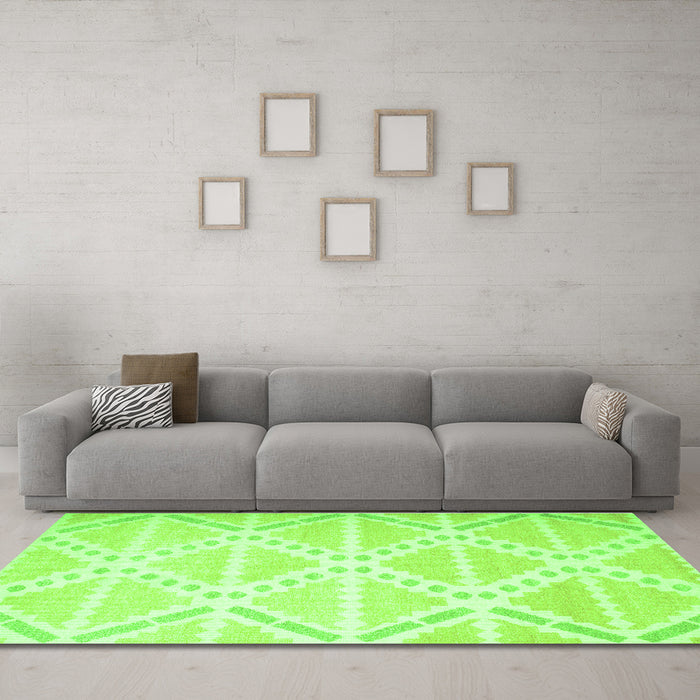 Machine Washable Abstract Green Contemporary Area Rugs in a Living Room,, wshcon632grn