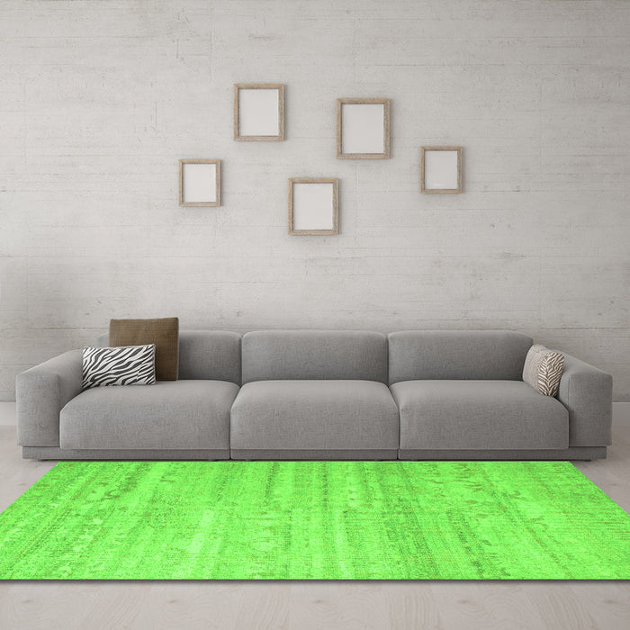Machine Washable Abstract Green Contemporary Area Rugs in a Living Room,, wshcon635grn