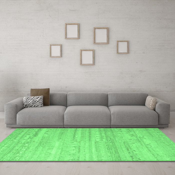 Machine Washable Abstract Emerald Green Contemporary Area Rugs in a Living Room,, wshcon635emgrn