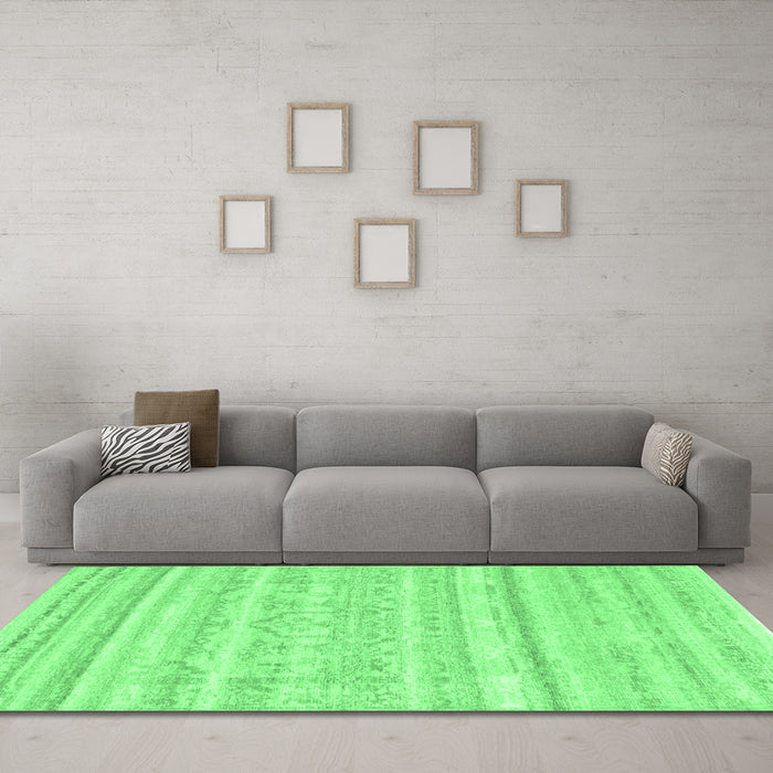 Machine Washable Solid Emerald Green Modern Area Rugs in a Living Room,, wshcon636emgrn