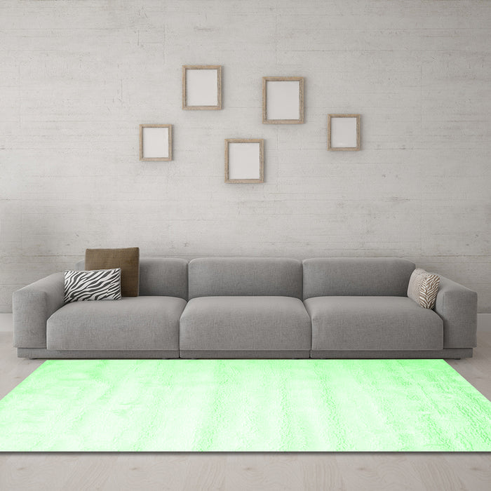 Machine Washable Solid Emerald Green Modern Area Rugs in a Living Room,, wshcon644emgrn