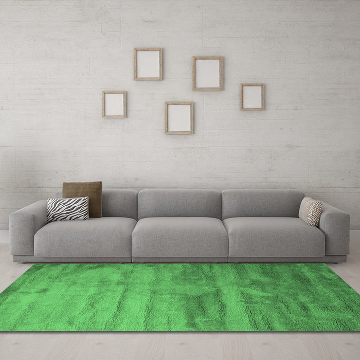 Machine Washable Abstract Emerald Green Contemporary Area Rugs in a Living Room,, wshcon647emgrn