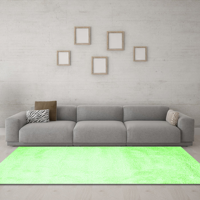 Machine Washable Solid Green Modern Area Rugs in a Living Room,, wshcon651grn