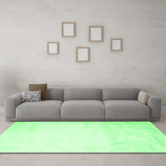 Machine Washable Solid Emerald Green Modern Area Rugs in a Living Room,, wshcon651emgrn