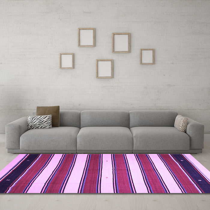 Machine Washable Oriental Purple Traditional Area Rugs in a Living Room, wshcon656pur