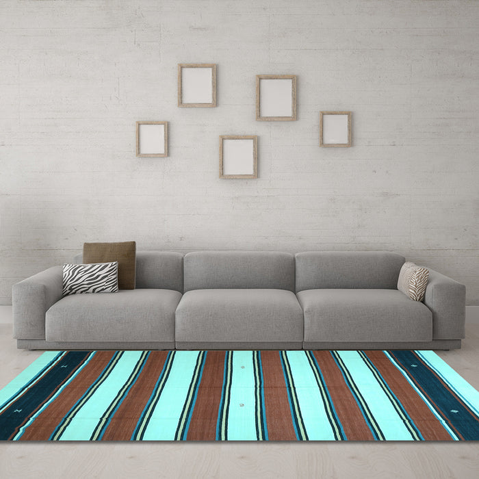 Machine Washable Oriental Light Blue Traditional Rug in a Living Room, wshcon656lblu