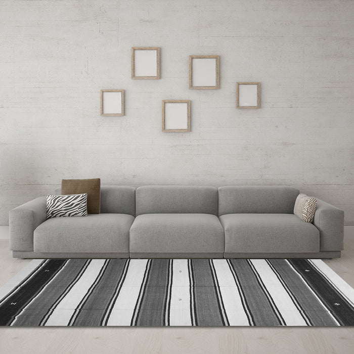 Machine Washable Oriental Gray Traditional Rug in a Living Room,, wshcon656gry