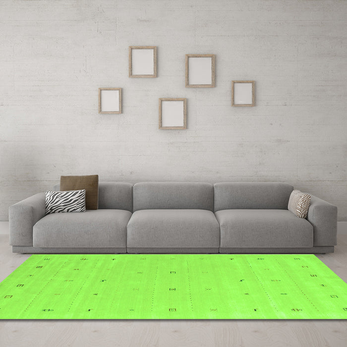 Machine Washable Solid Green Modern Area Rugs in a Living Room,, wshcon662grn
